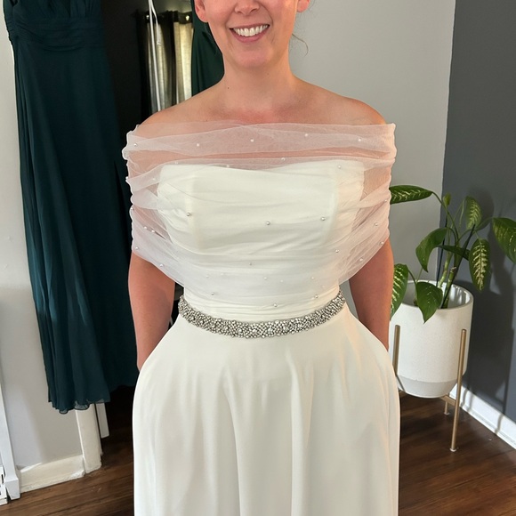 Wedding shall with detachable sleeves - Picture 2 of 11